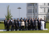 G8 Gruppenfoto mit den Afrika Outreach-Vertretern und den Outreach-Vertretern (O5)