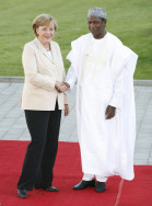 Bundeskanzlerin Angela Merkel begrüßt den Präsidenten von Nigeria, Umar Yar´Adua in Heiligendamm