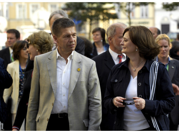 Joachim Sauer und Cherie Blair beim Gang durch die Altstadt von Wismar.