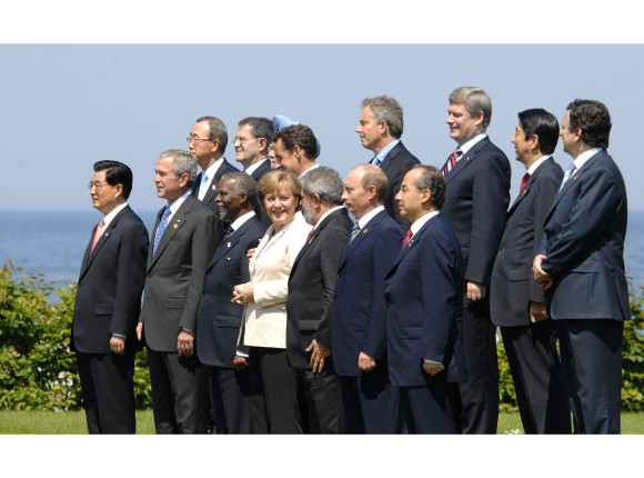 Family photo of the Heads of State and Government of the G8 and emerging economies (Outreach O5)
