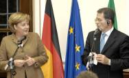 Bundeskanzlerin Angela Merkel und Ministerpräsident Romano Prodi bei einer gemeinsamen Pressekonferenz in Mailand