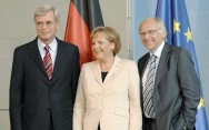 Merkel, Josefsson und Otto vor der Presse