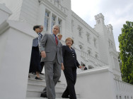 Bundeskanzlerin Angela Merkel und US-Präsident George W. Bush auf dem Weg zum Pressestatement nach ihrem gemeinsamen Arbeitsmittagessen in Heiligendamm