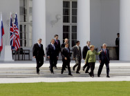 Familienfoto, v.l.: Stephen Harper (Kanada), Tony Blair (Großbritannien), José Barroso (EU), Nicolas Sarkozy (Frankreich), Wladimir Putin (Russland), Shinzo Abe (Japan), Romano Prodi (Italien), Bundeskanzlerin Angela Merkel, George W Bush (USA)