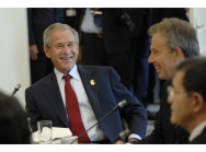 US-Präsident George W. Bush während der ersten Arbeitssitzung im Kurhaus in Heiligendamm