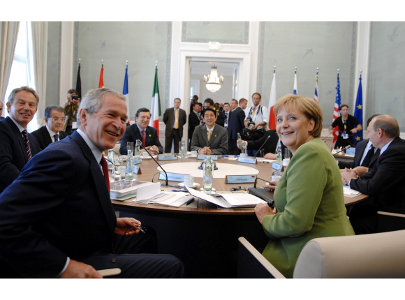 Die G8 Staats- und Regierungschefs am tour de table unter Leitung von Angela Merkel
