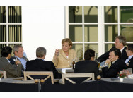 Die Staats- und Regierungschefs der G8 auf der Terrasse des Kurhauses in Heiligendamm