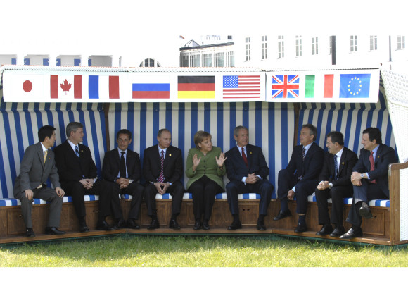 Die G8 Staats- und Regierungschefs in einem Strandkorb