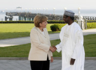 Bundeskanzlerin Angela Merkel begrüßt den Umaru Yar´Adua, Präsident von Nigeria, in Heiligendamm
