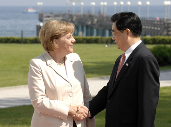 Bundeskanzlerin Merkel begrüßt den chinesischen Präsidenten Hu Jintao
