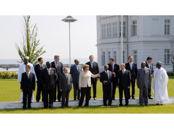 G8 Gruppenfoto mit den Afrika Outreach-Vertretern