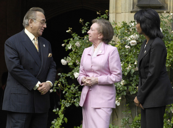 Pakistans Außenminister Khurshid M. Kasuri im Gespräch mit der britischen Außenministerin Margaret Beckett und der amerikanischen Außenministerin Condoleezza Rice