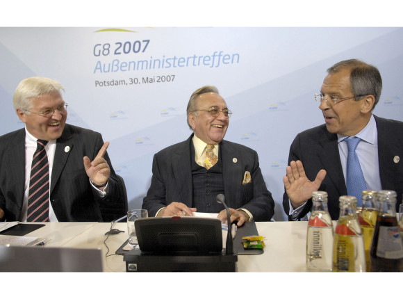 Außenminster Steinmeier mit seinem pakistanischen Amtskollegen Kasuri und dem russischen Außenminister Lawrow