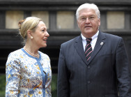 Außenminister Steinmeier begrüßt die EU-Kommissarin für Außenbeziehungen Benita Ferrero-Waldner