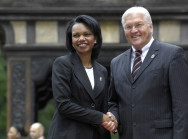 Außenminister Steinmeier begrüßt seine amerikanische Amtskollegin Rice