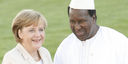 Bundeskanzlerin Angela Merkel begrüßt den Vorsitzenden der Afrikanischen Union Alpha Oumar Konaré