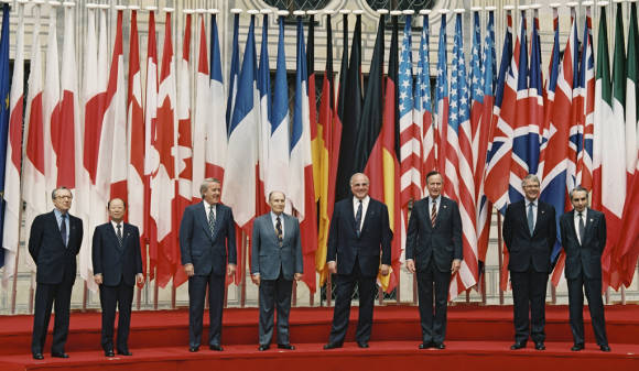 Die Staats- und Regierungschefs der sieben führenden westlichen Industrienationen anlässlich des G-7-Gipfeltreffens im Kaiserhof.