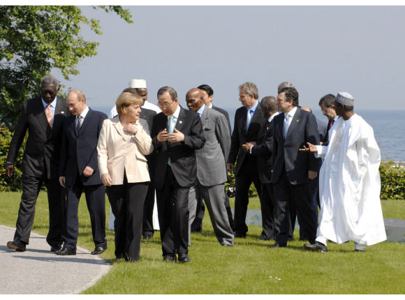 German Chancellor Angela Merkel talking to UN Secretary General Ban Ki-moon