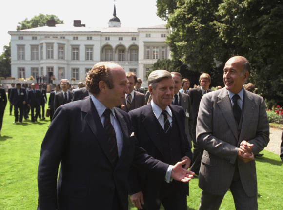 Minister Otto Graf Lambsdorff (l.), Chancellor Helmut Schmidt und French President Valéry Giscard d'Estaing